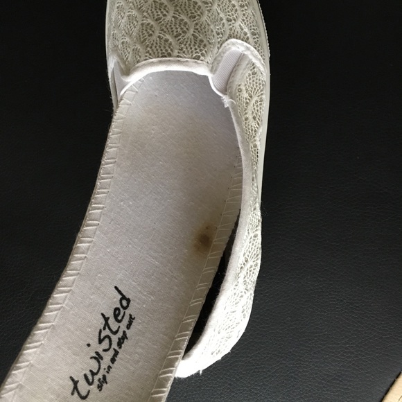 Lacey sparkle slip-ons size 6 will fit size 6.5 - Picture 6 of 8